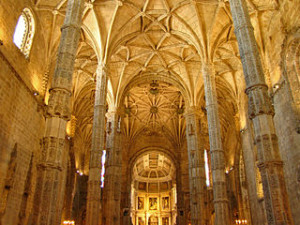 Interior_of_Mosteiro_dos_Jerónimos